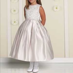Joan Calabrese Ivory Sz 8 Girls Communion/ Flower Girl/ Special Occasions Dress